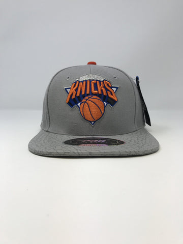 Knicks Team Logo Strapback Hat - Gray