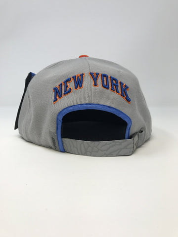 Knicks Team Logo Strapback Hat - Gray